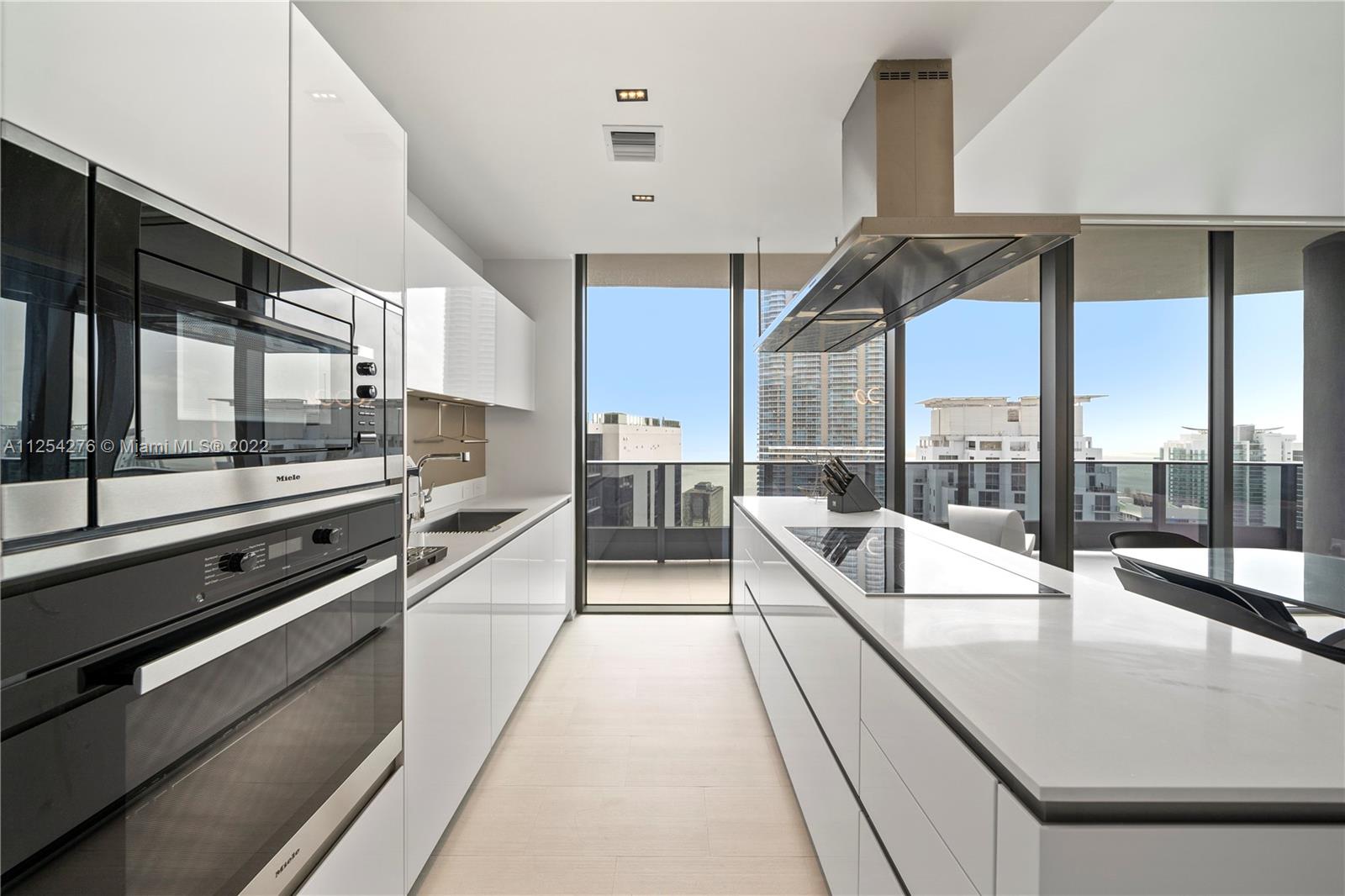 Photo 9 of 42 of 1000 Brickell Plz PH5001 condo