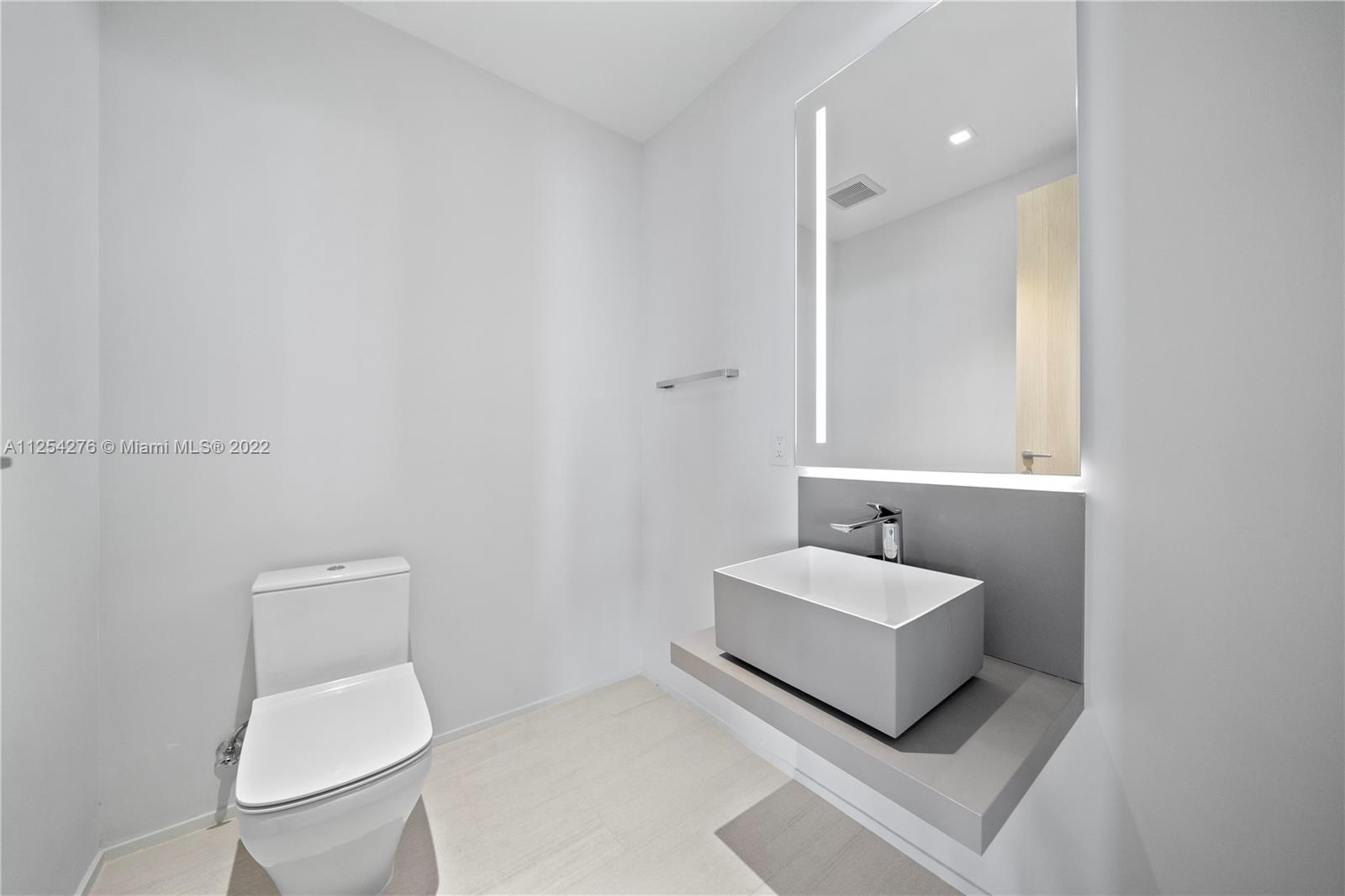 Photo 32 of 42 of 1000 Brickell Plz PH5001 condo