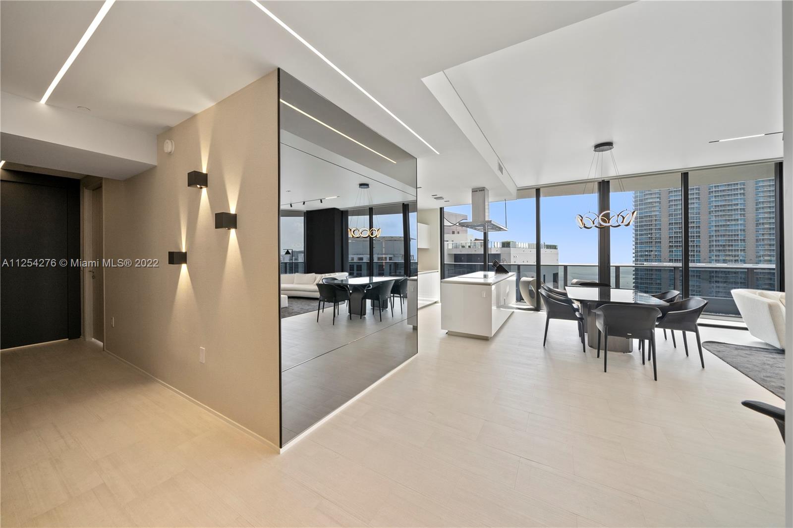 Photo 7 of 42 of 1000 Brickell Plz PH5001 condo