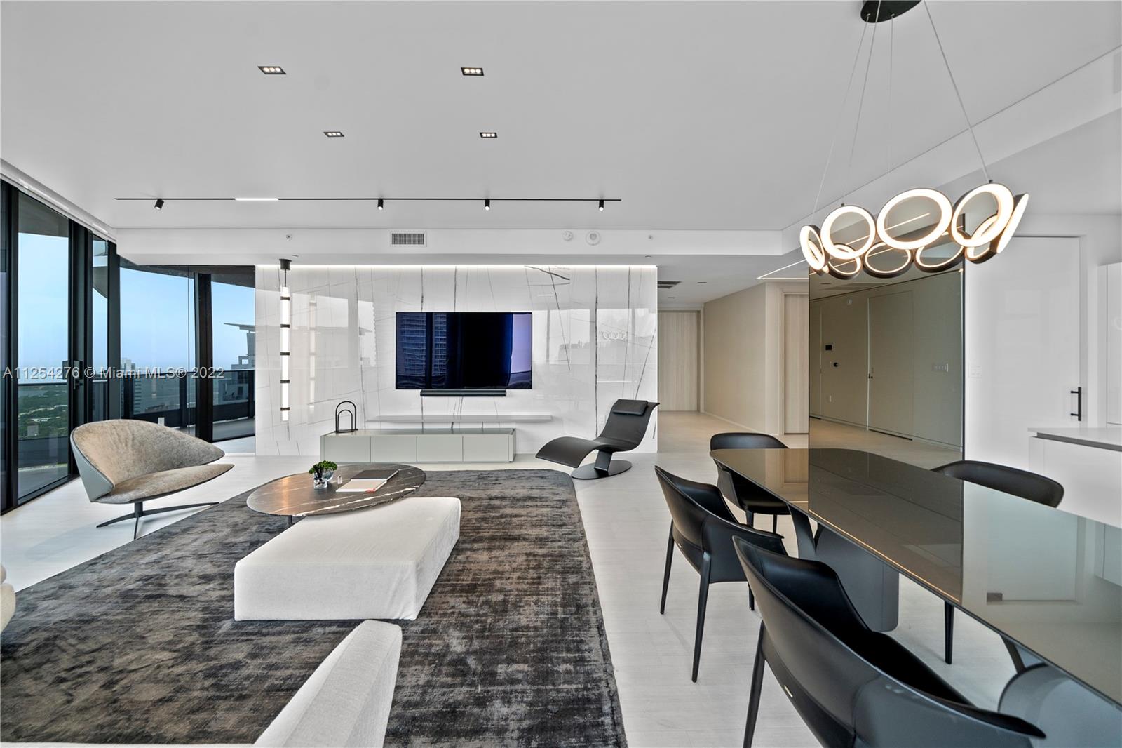 Photo 3 of 42 of 1000 Brickell Plz PH5001 condo