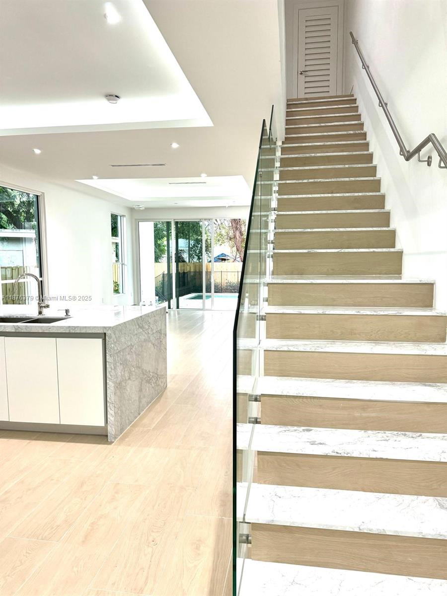 BUENA VISTA GDNS - Residential