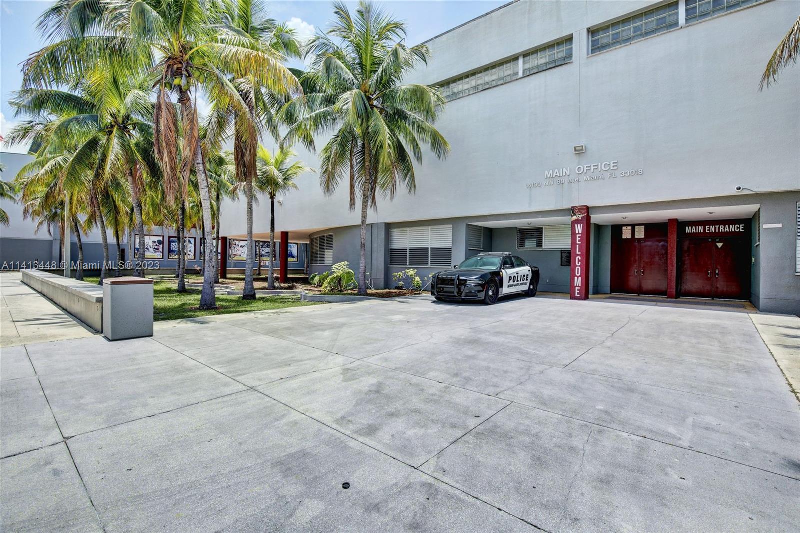 FLORIDA TROPICAL ESTATES - Residential