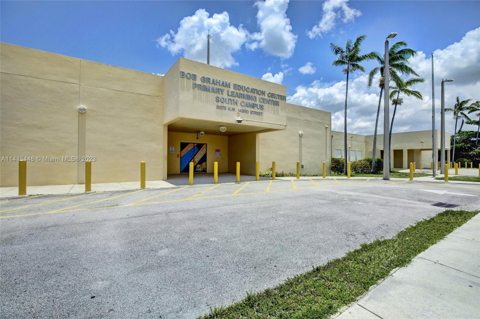 FLORIDA TROPICAL ESTATES - Residential