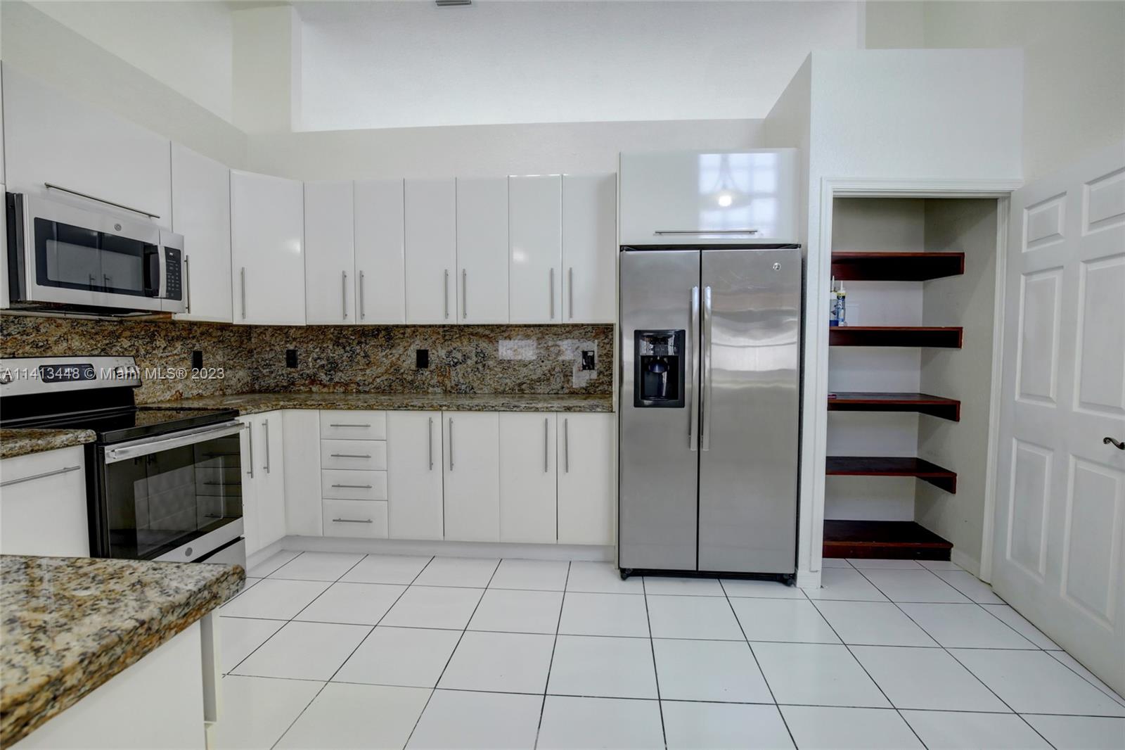 FLORIDA TROPICAL ESTATES - Residential