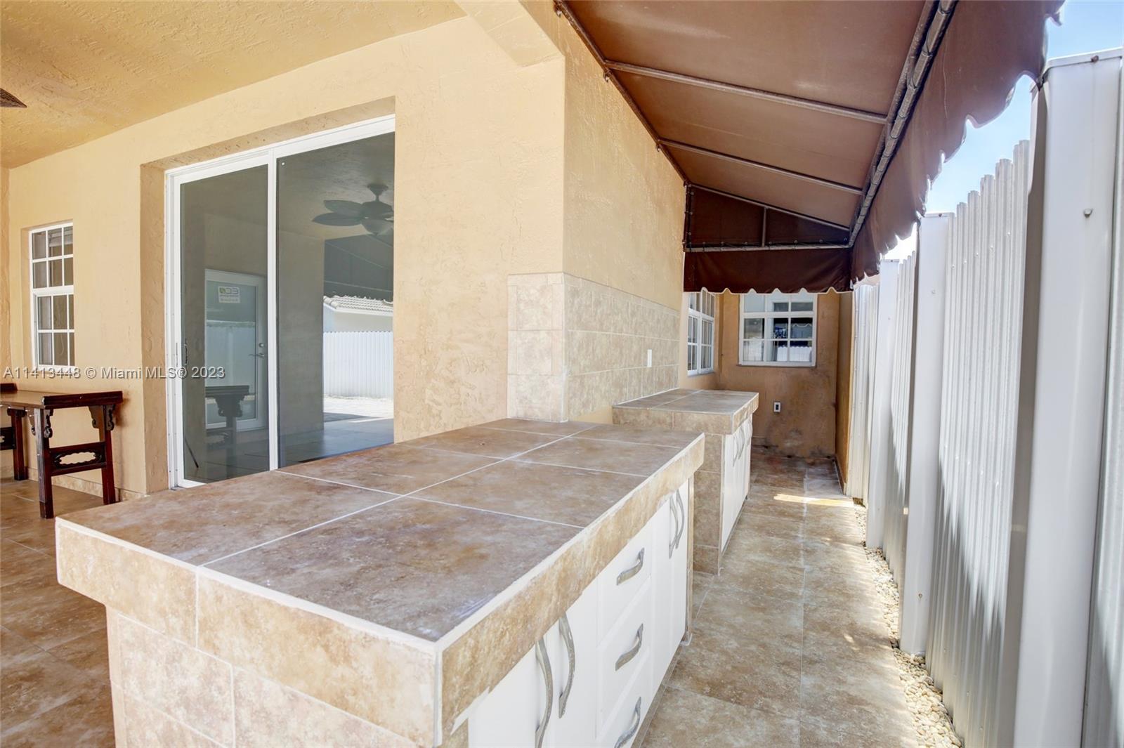 FLORIDA TROPICAL ESTATES - Residential