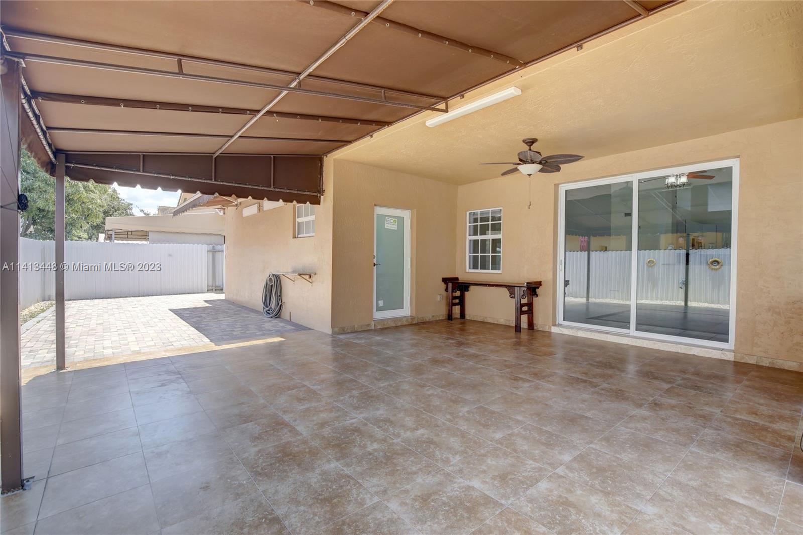 FLORIDA TROPICAL ESTATES - Residential