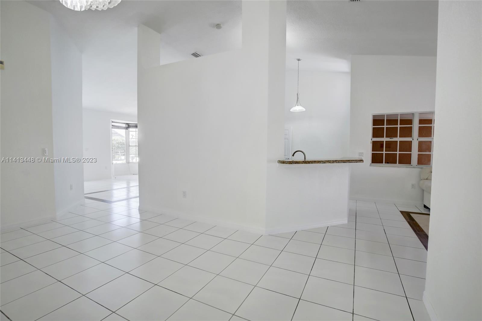 FLORIDA TROPICAL ESTATES - Residential