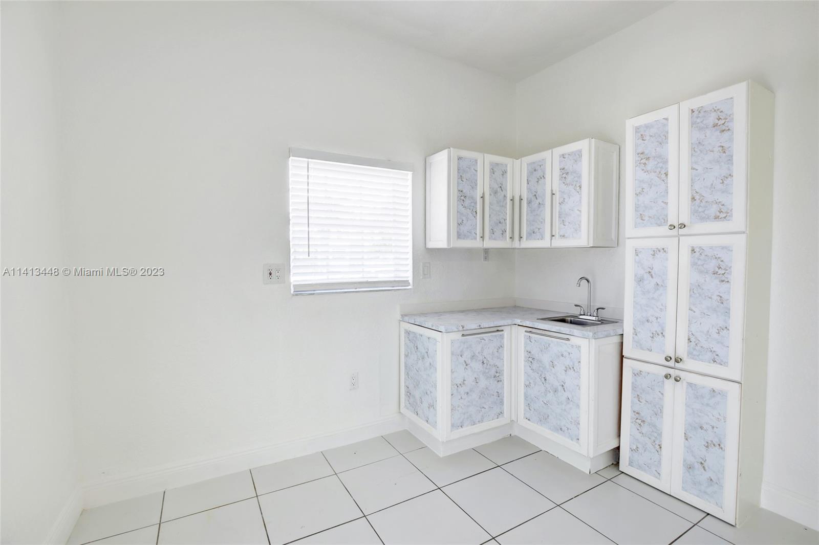 FLORIDA TROPICAL ESTATES - Residential