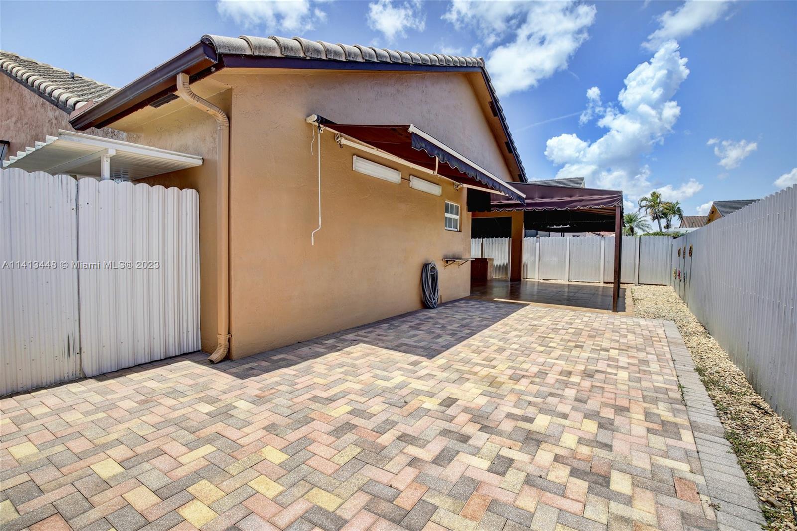 FLORIDA TROPICAL ESTATES - Residential