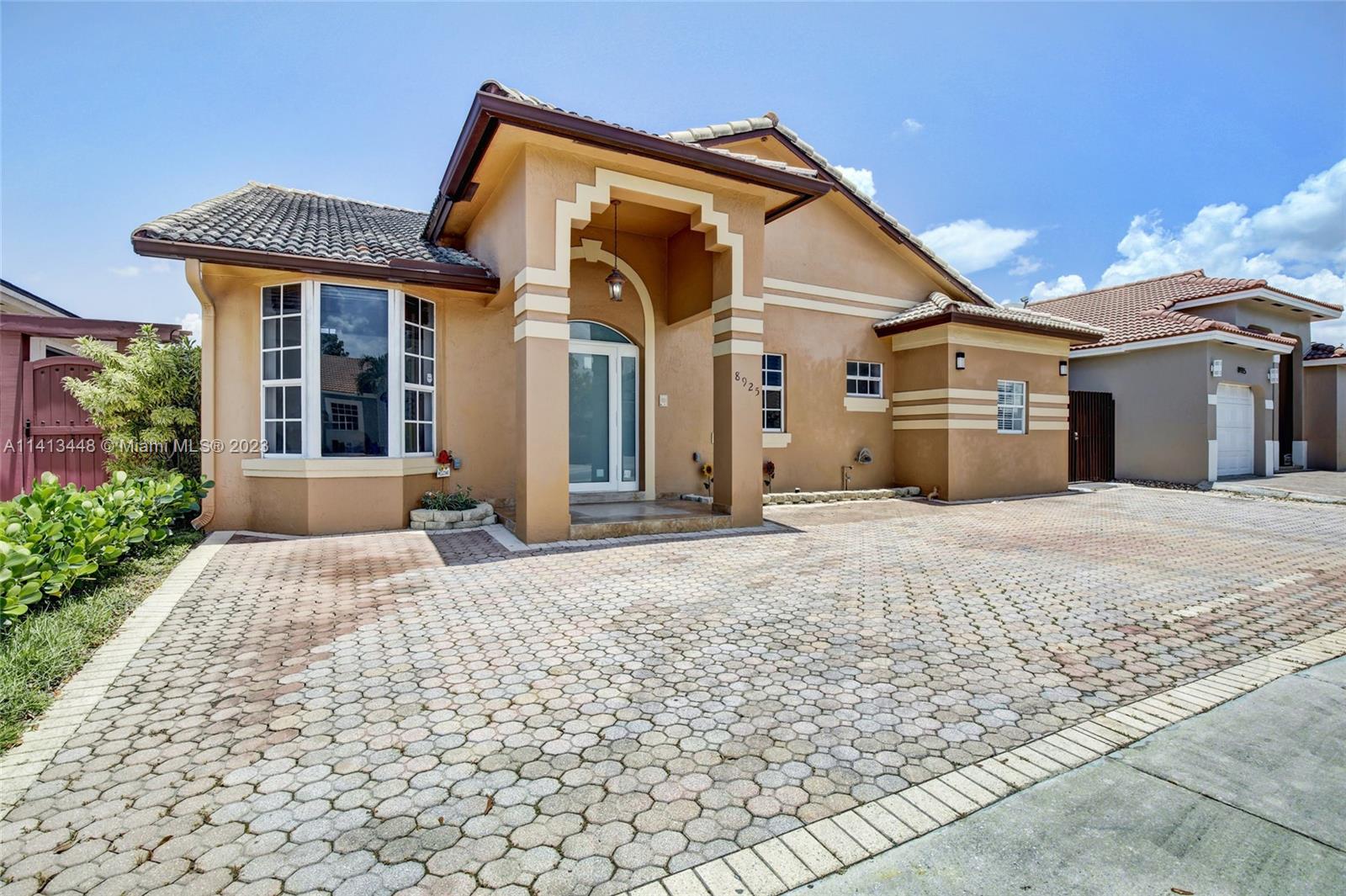 FLORIDA TROPICAL ESTATES - Residential