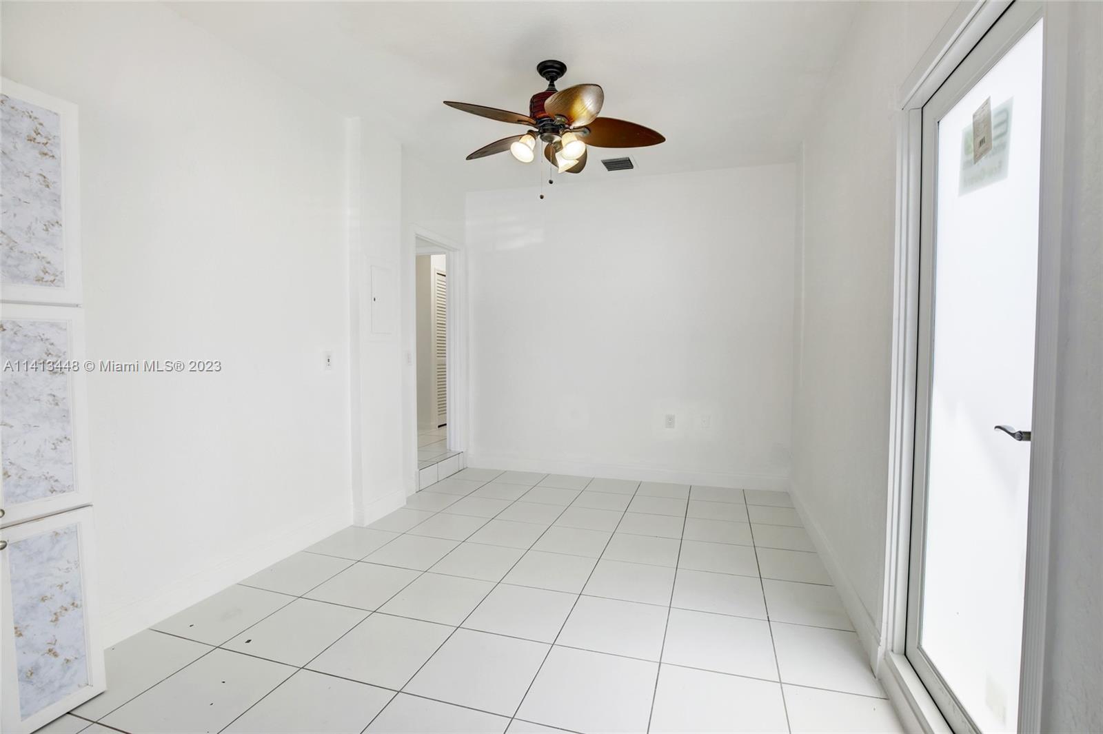 FLORIDA TROPICAL ESTATES - Residential