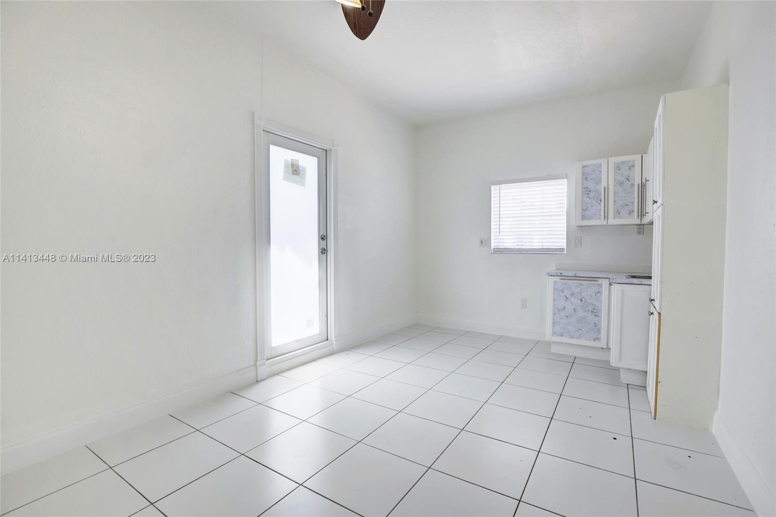 FLORIDA TROPICAL ESTATES - Residential