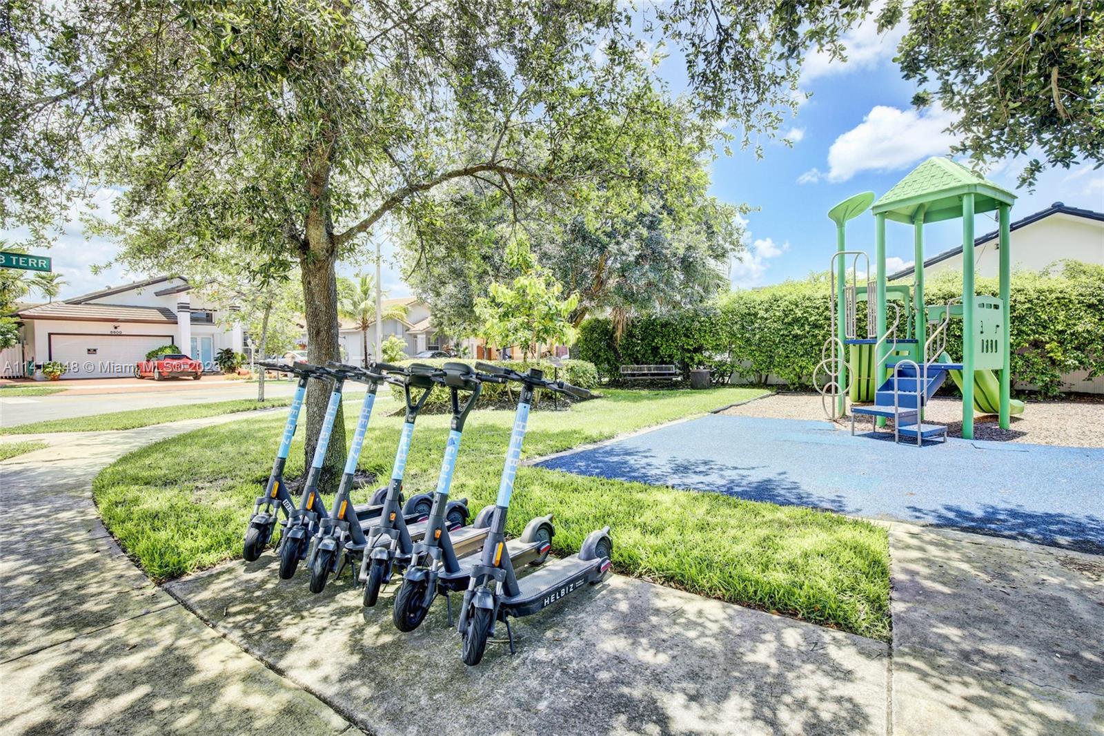 FLORIDA TROPICAL ESTATES - Residential