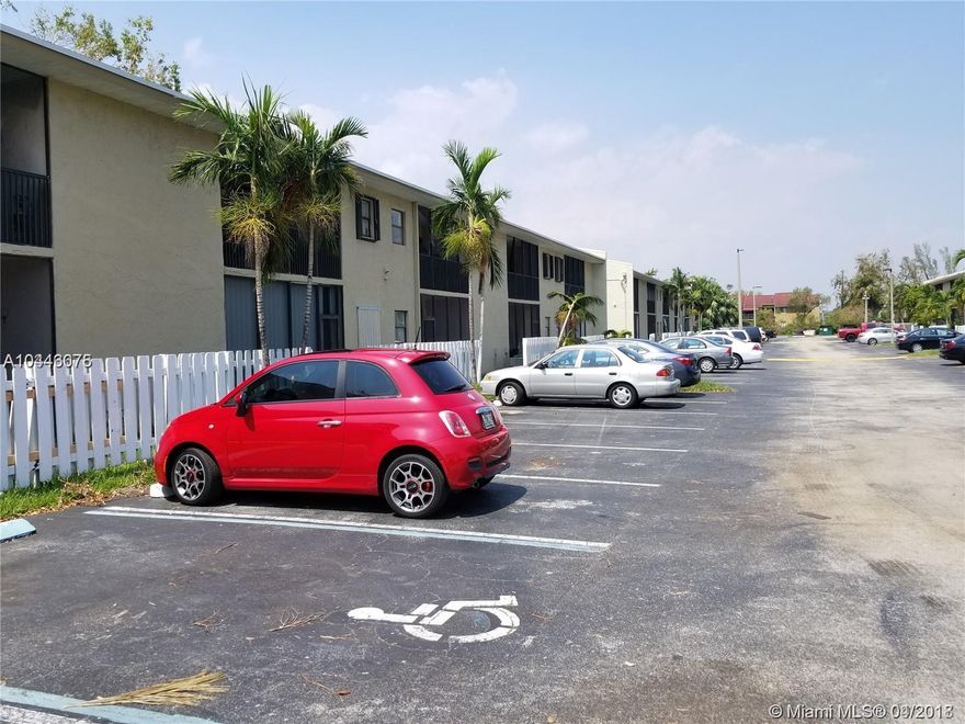 Beautiful apartment located in the first floor , washer and dryer in the unit, title throughout, magnificent view from  the front door to the garden, all appliances, just paint,come and see it , ready to move