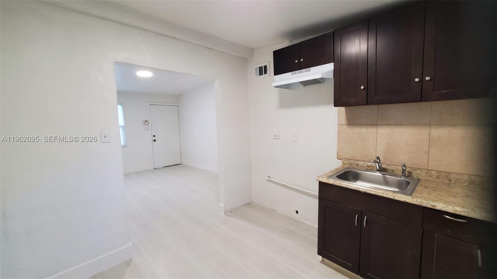 LINCOLN PARK THIRD ADD - Residential Lease