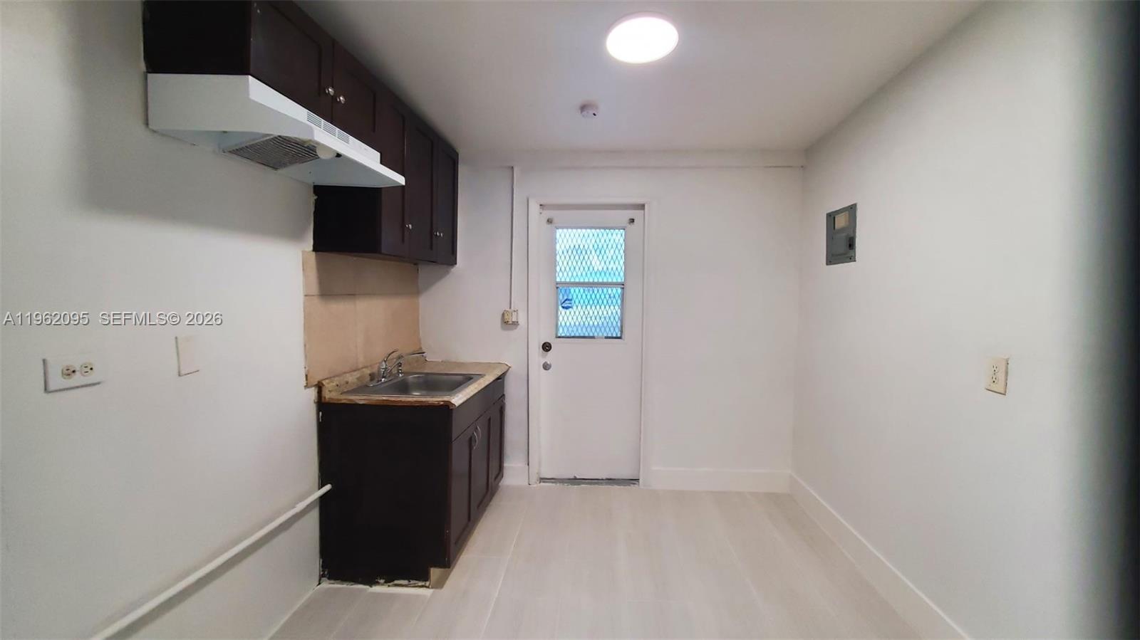 LINCOLN PARK THIRD ADD - Residential Lease