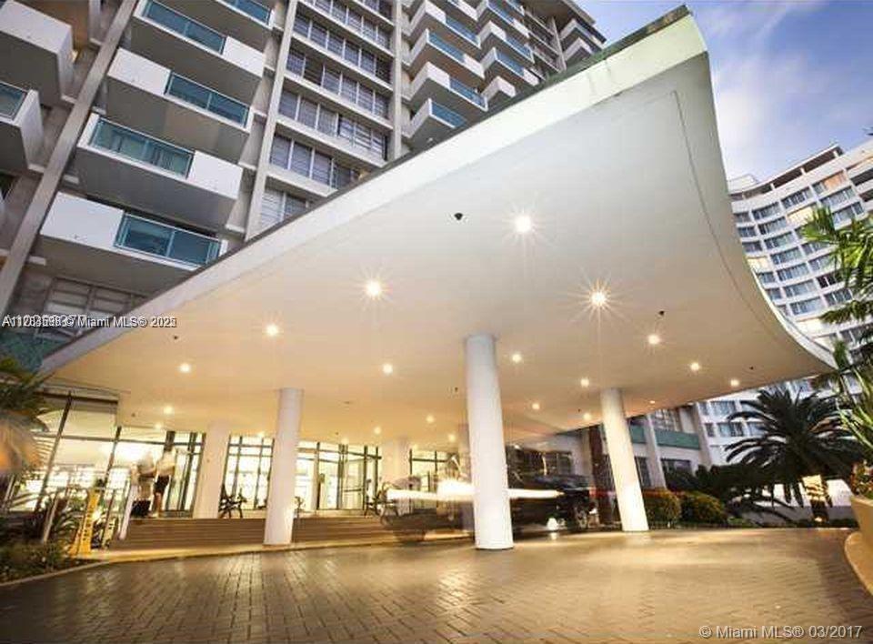 Photo 1 of 1000 West Ave 1121, Miami Beach, Florida, $2,900, Web #: 11783598