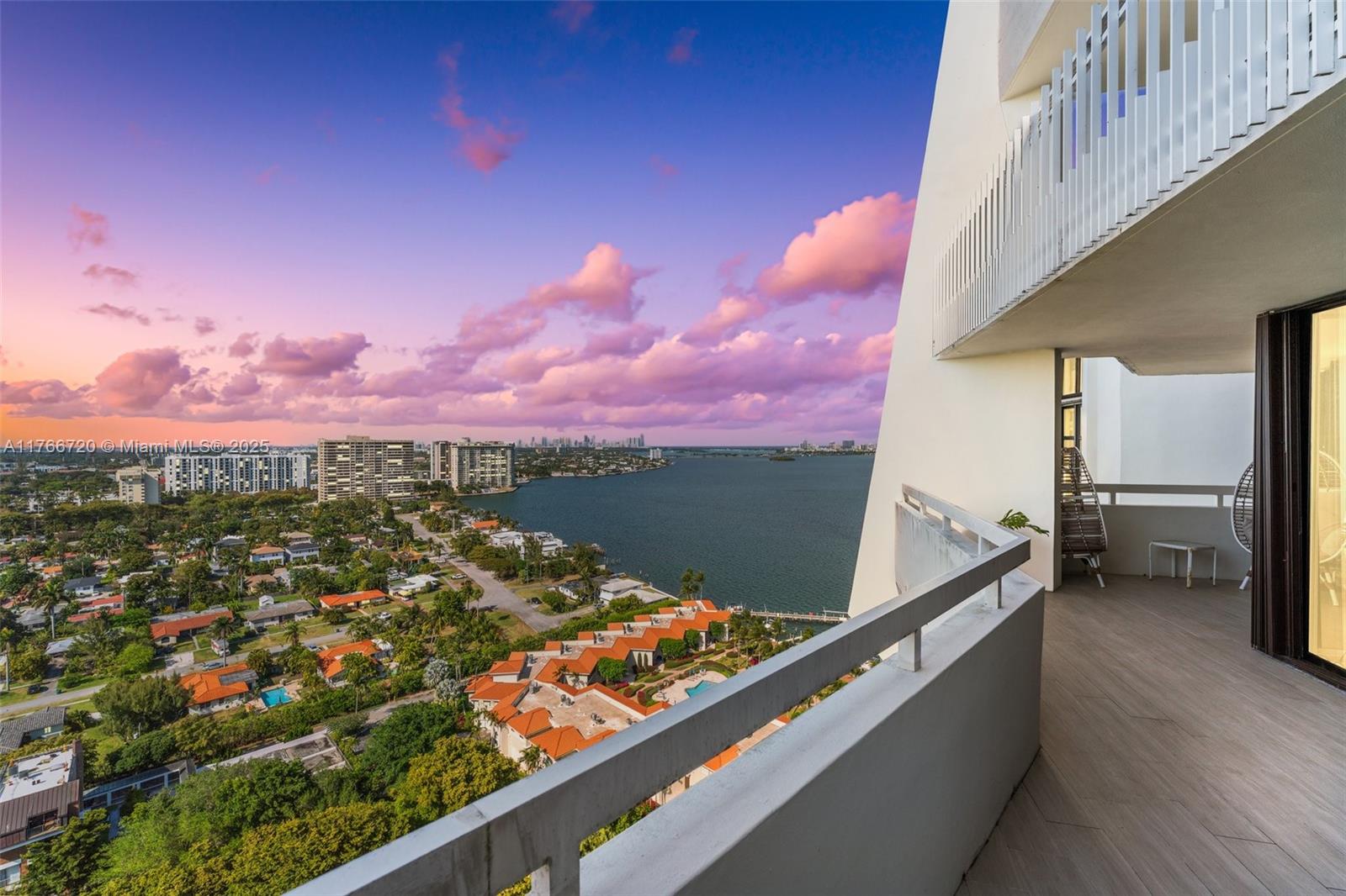 THE TOWERS OF QUAYSIDE CO - Residential
