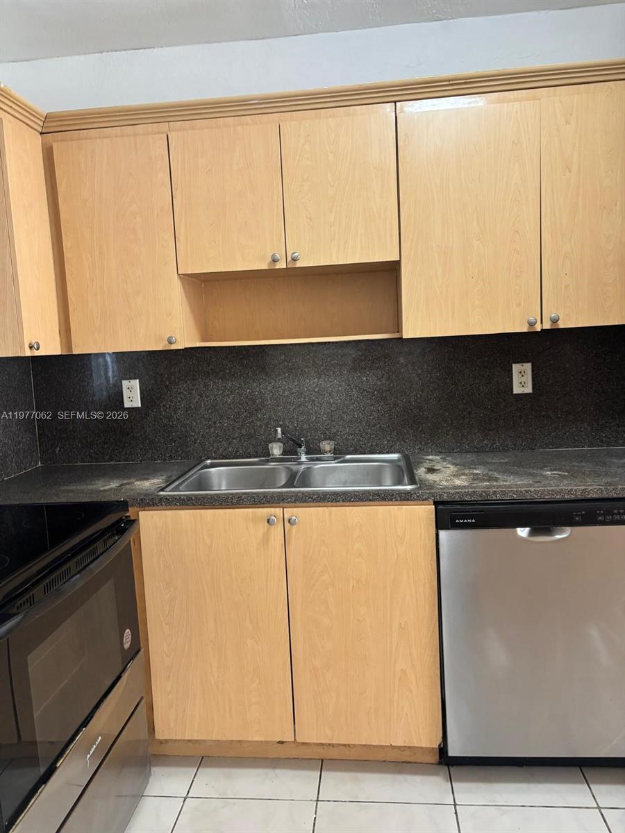 OLAS AZULES CONDO - Residential Lease