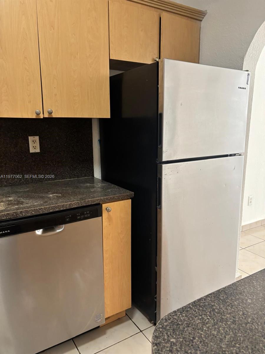 OLAS AZULES CONDO - Residential Lease