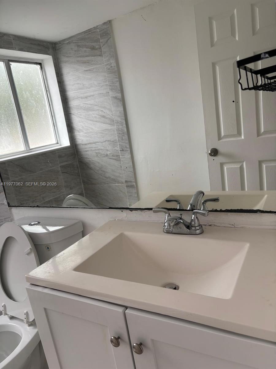 OLAS AZULES CONDO - Residential Lease