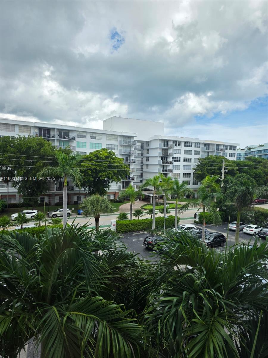 BLAIR HOUSE CONDO - WEST - Residential