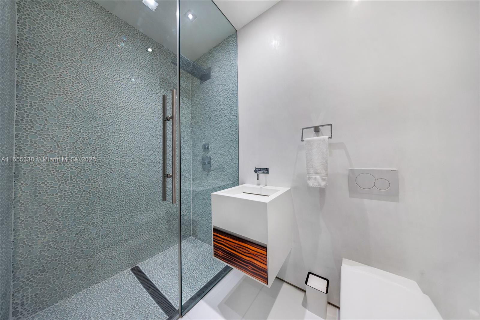 ASIA CONDO - Residential