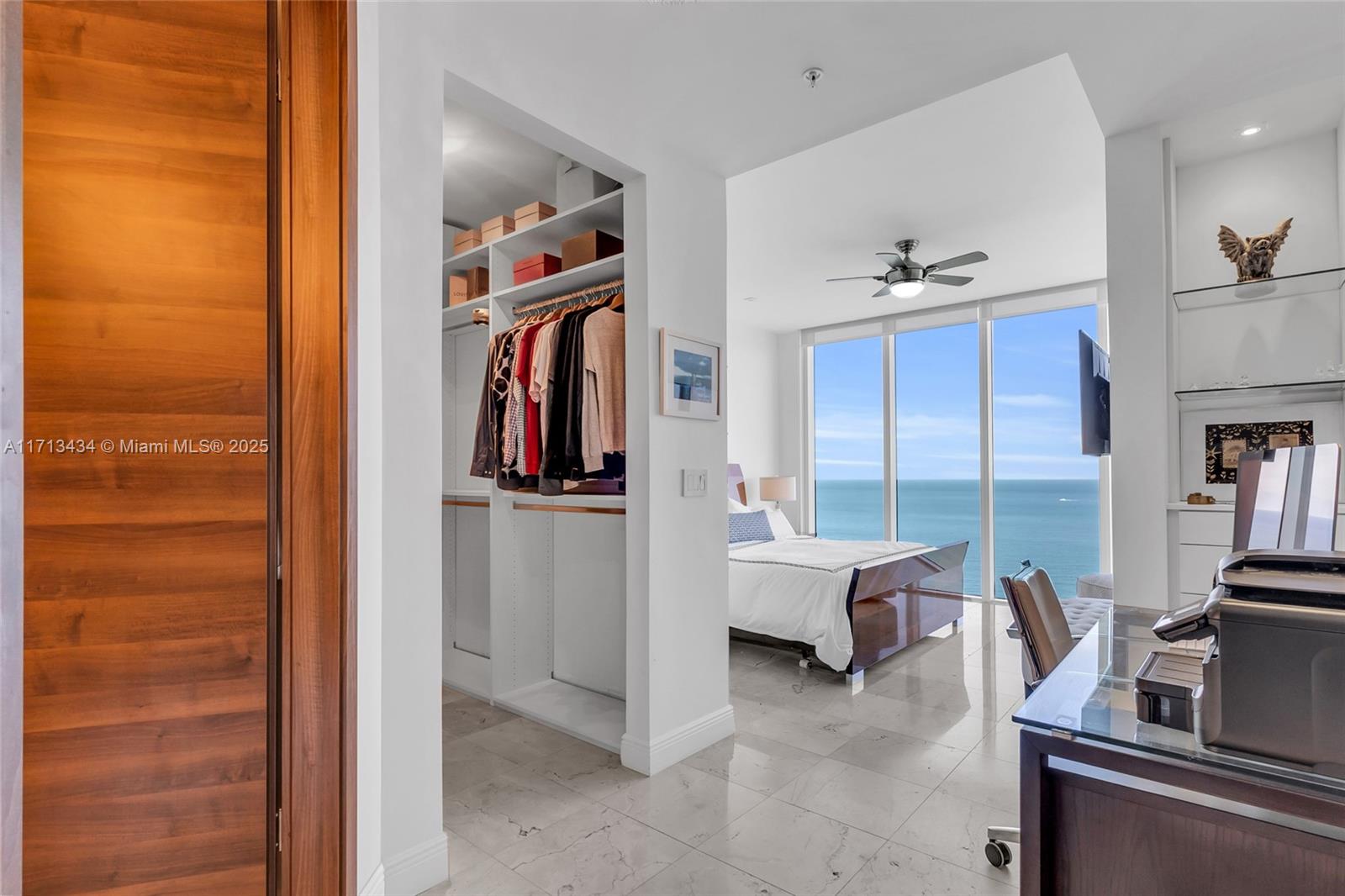 LA PERLA CONDO - Residential Lease