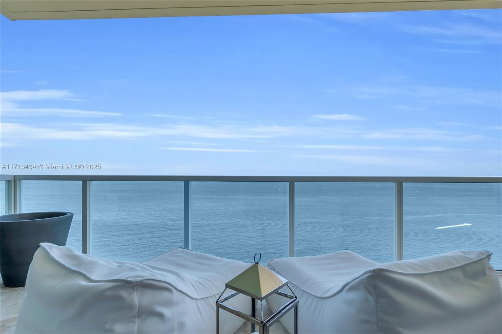 LA PERLA CONDO - Residential Lease