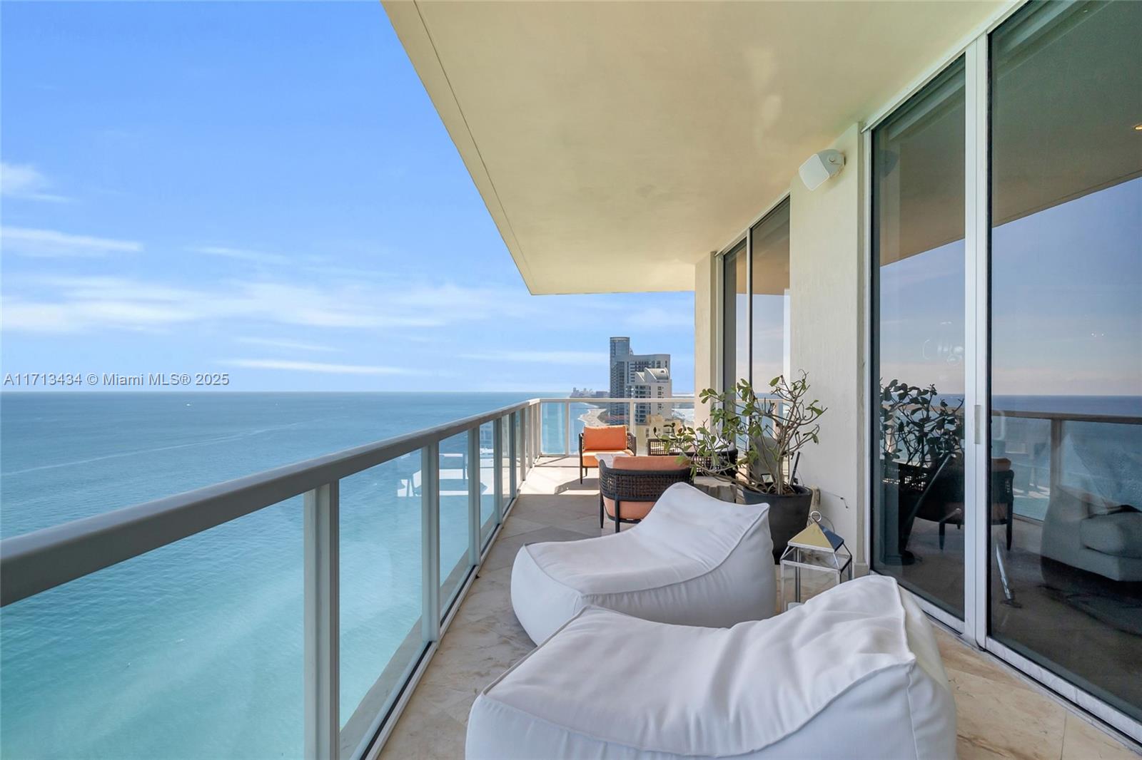 LA PERLA CONDO - Residential Lease