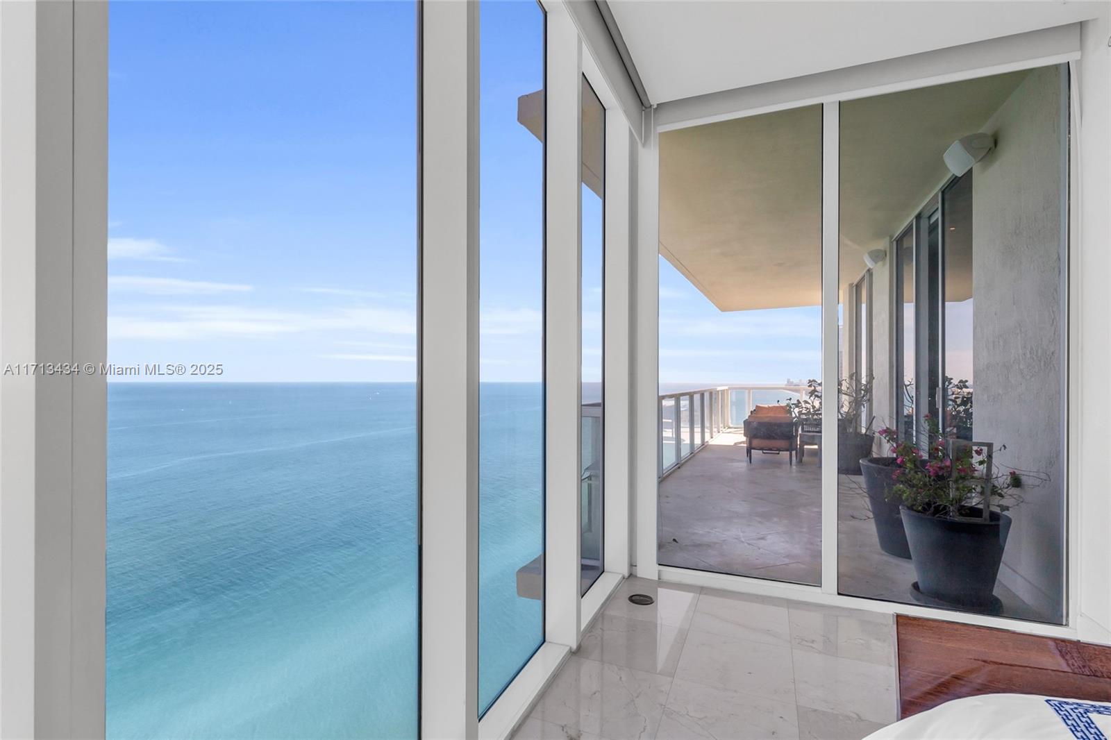 LA PERLA CONDO - Residential Lease