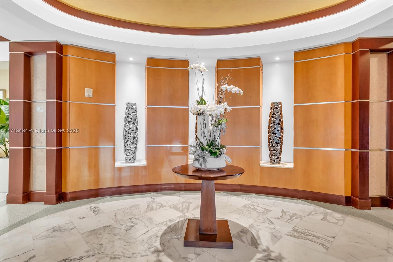 LA PERLA CONDO - Residential Lease