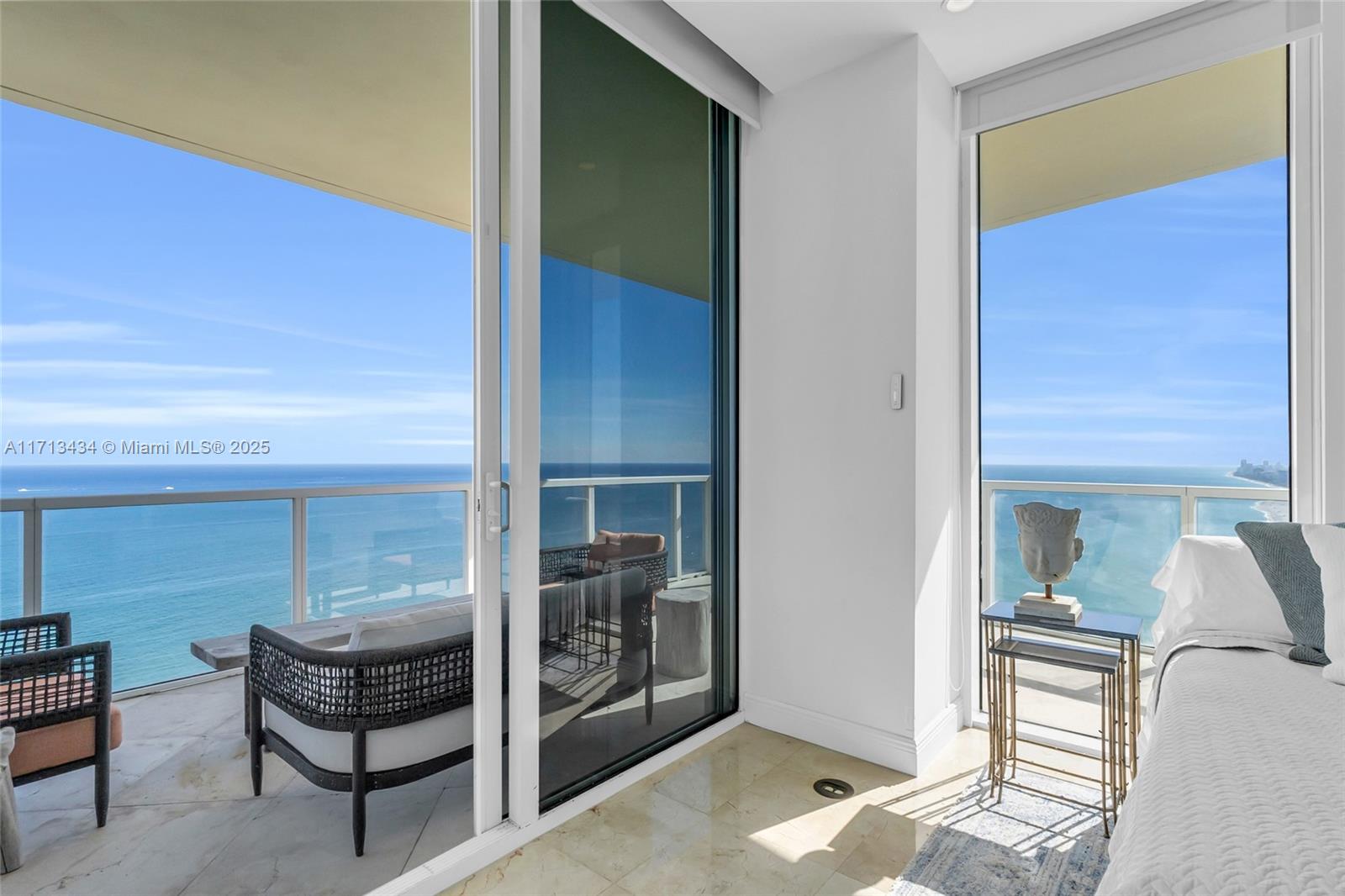 LA PERLA CONDO - Residential Lease