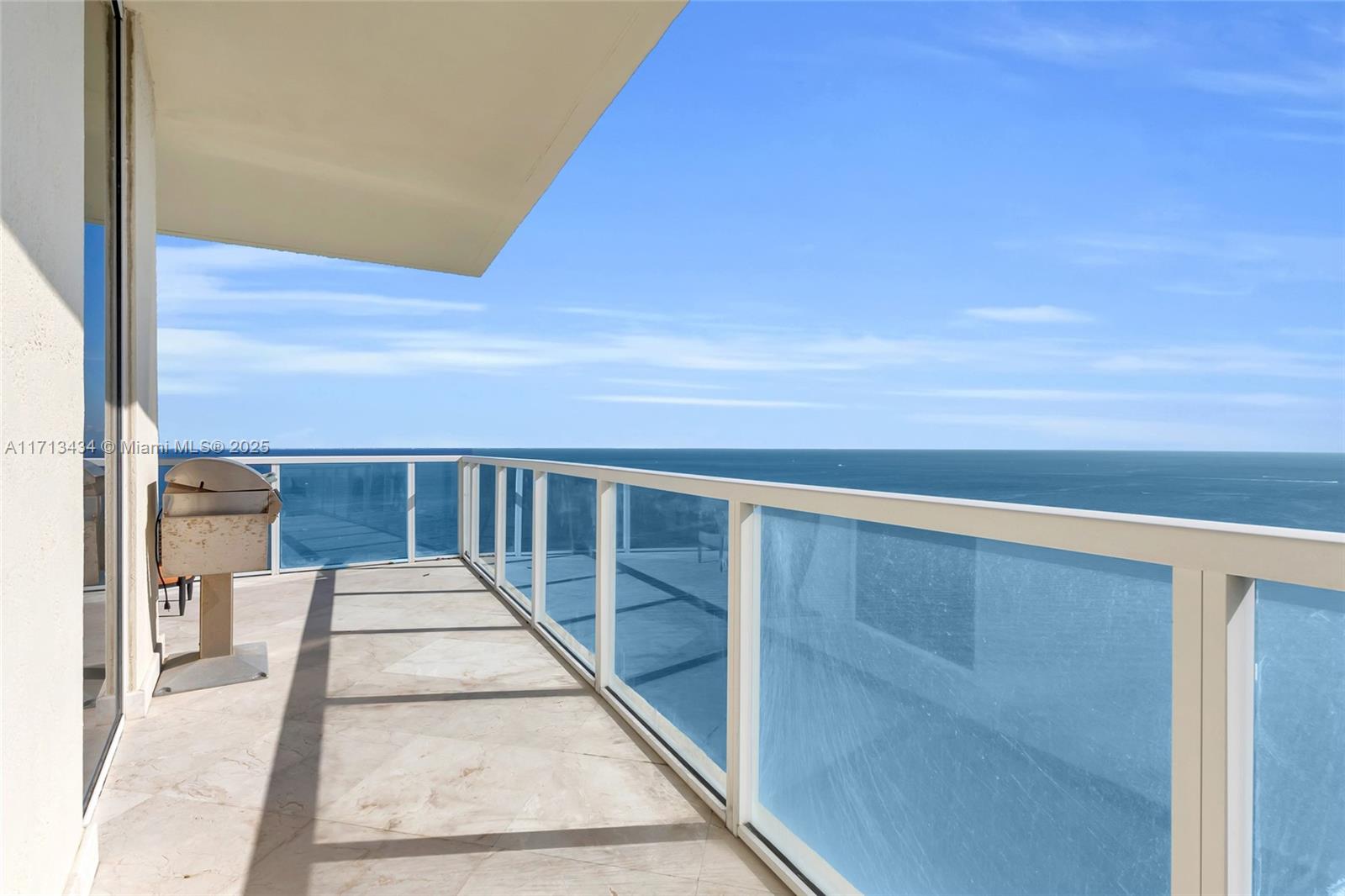 LA PERLA CONDO - Residential Lease