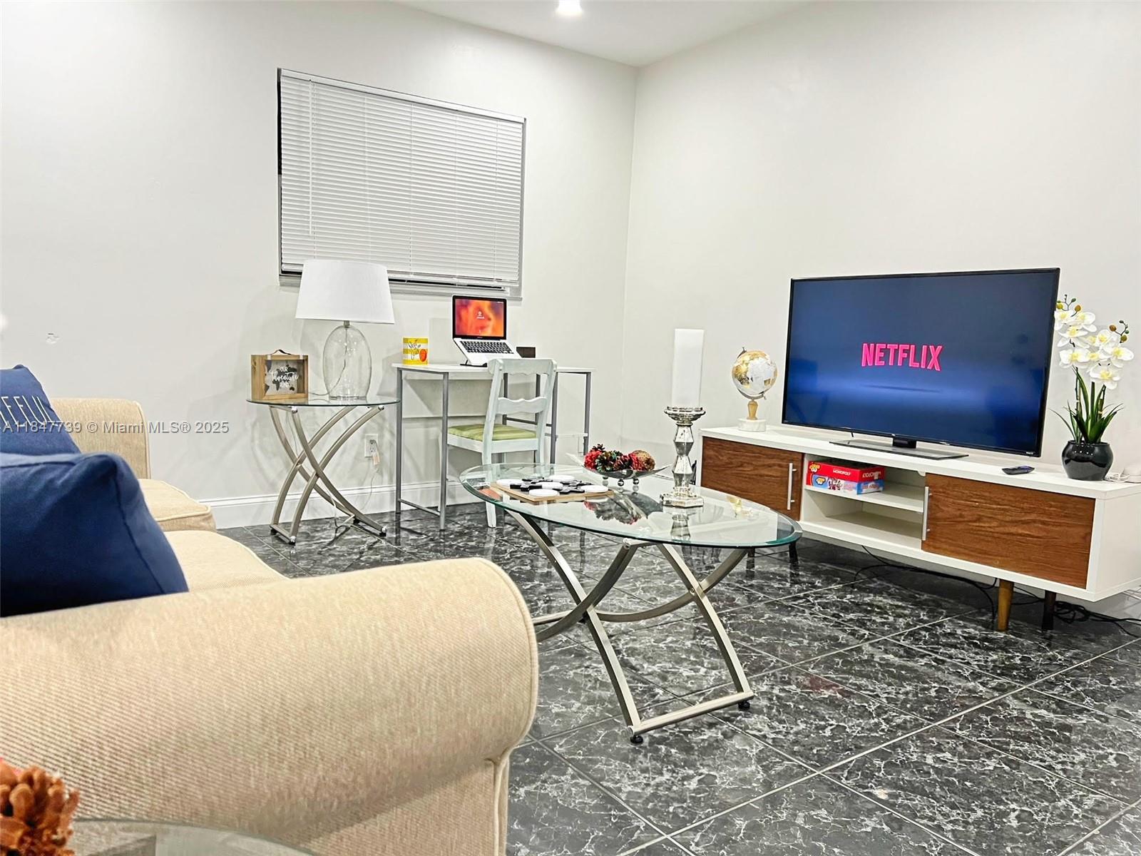 2784 NW 9th St, Fort Lauderdale, FL, 33311/$439,770 3 2784 NW 9th St