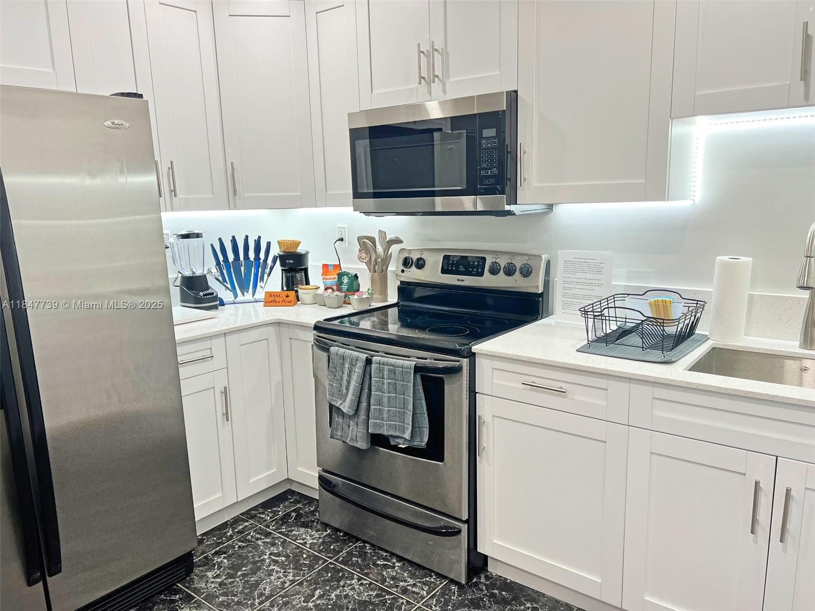 2784 NW 9th St, Fort Lauderdale, FL, 33311/$439,770 4 2784 NW 9th St