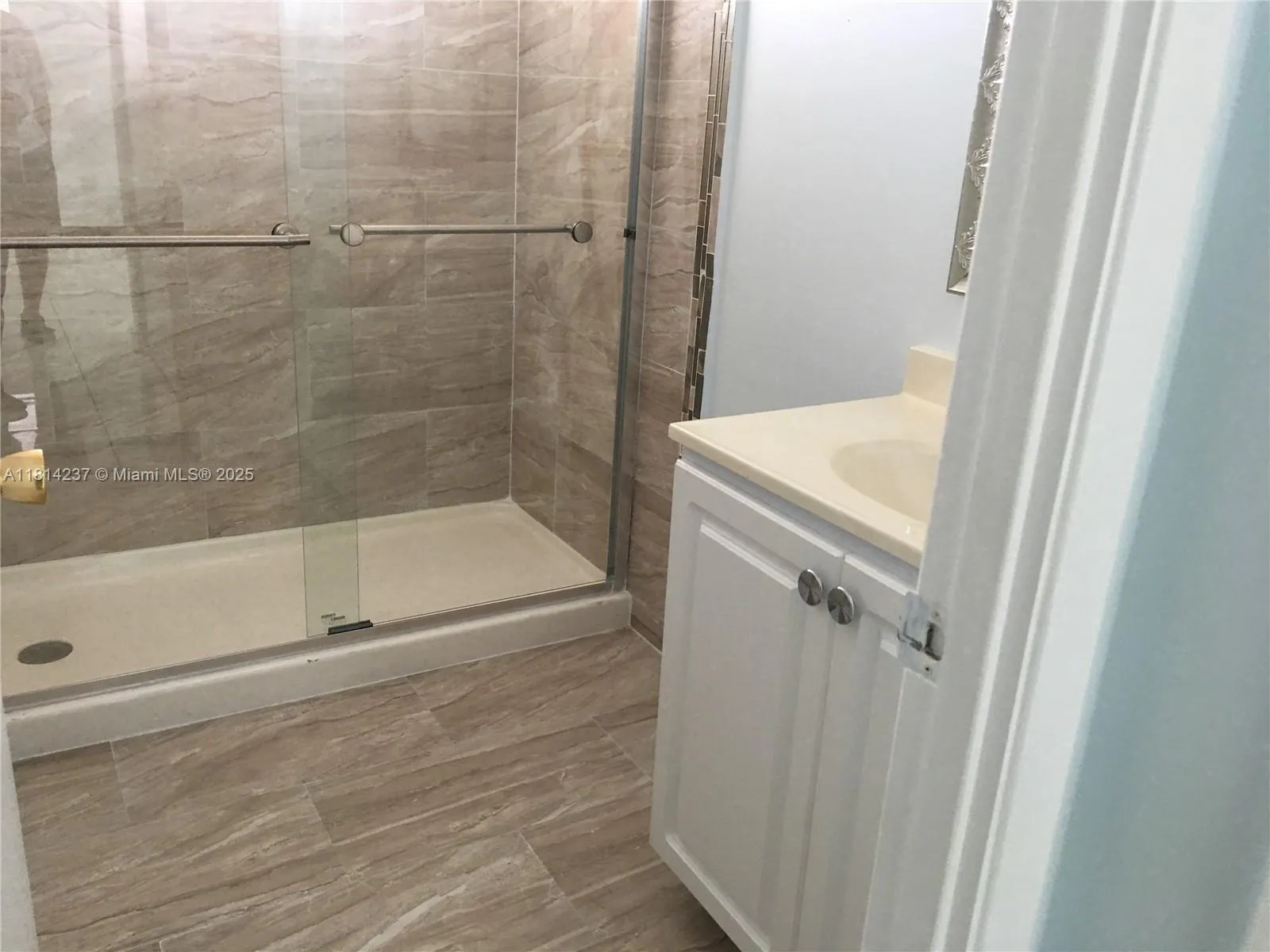 Miami, Florida 33179, United States, 1 Bedroom Bedrooms, ,1 BathroomBathrooms,Residential,Active,142694