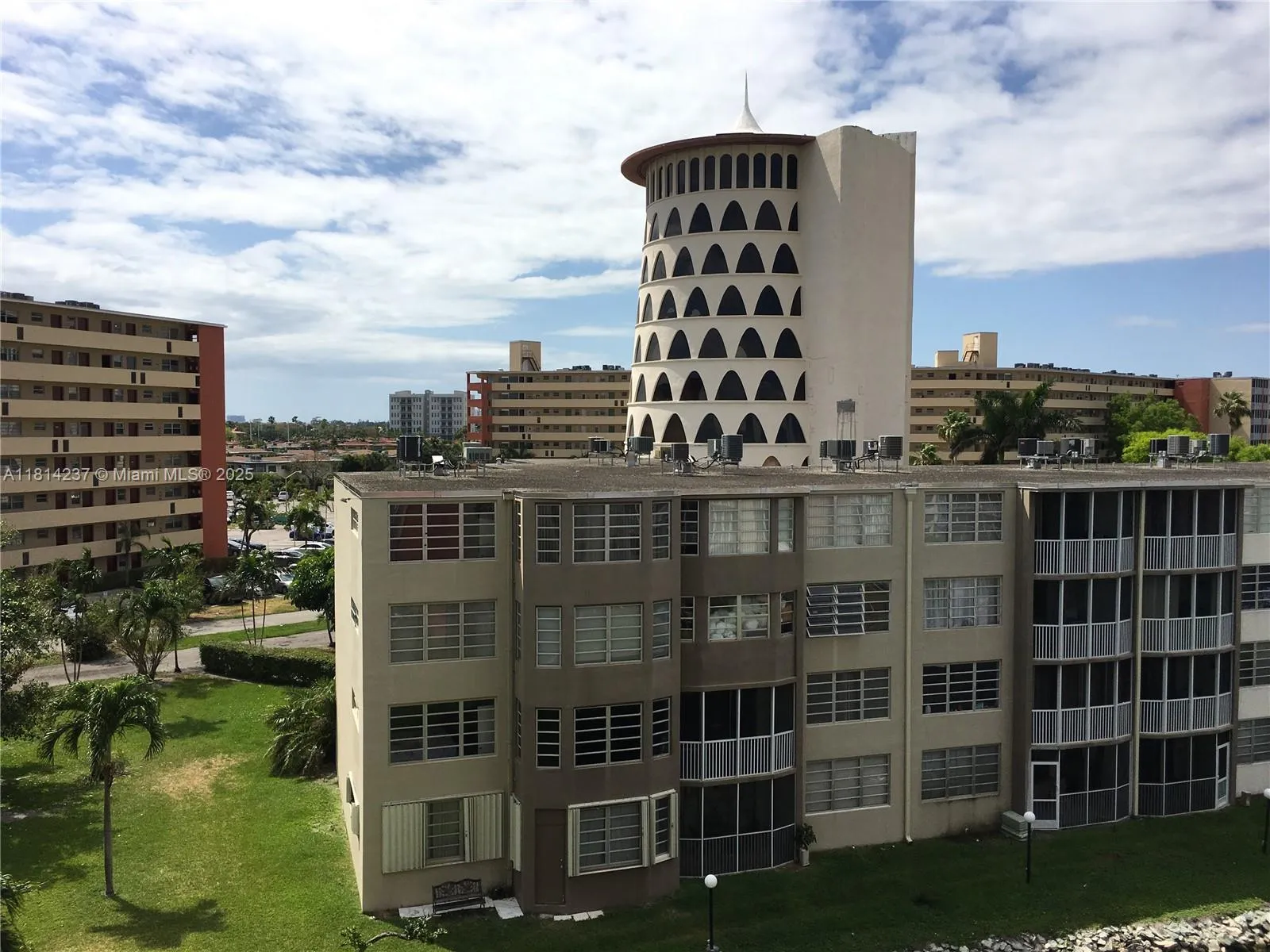 Miami, Florida 33179, United States, 1 Bedroom Bedrooms, ,1 BathroomBathrooms,Residential,Active,142694