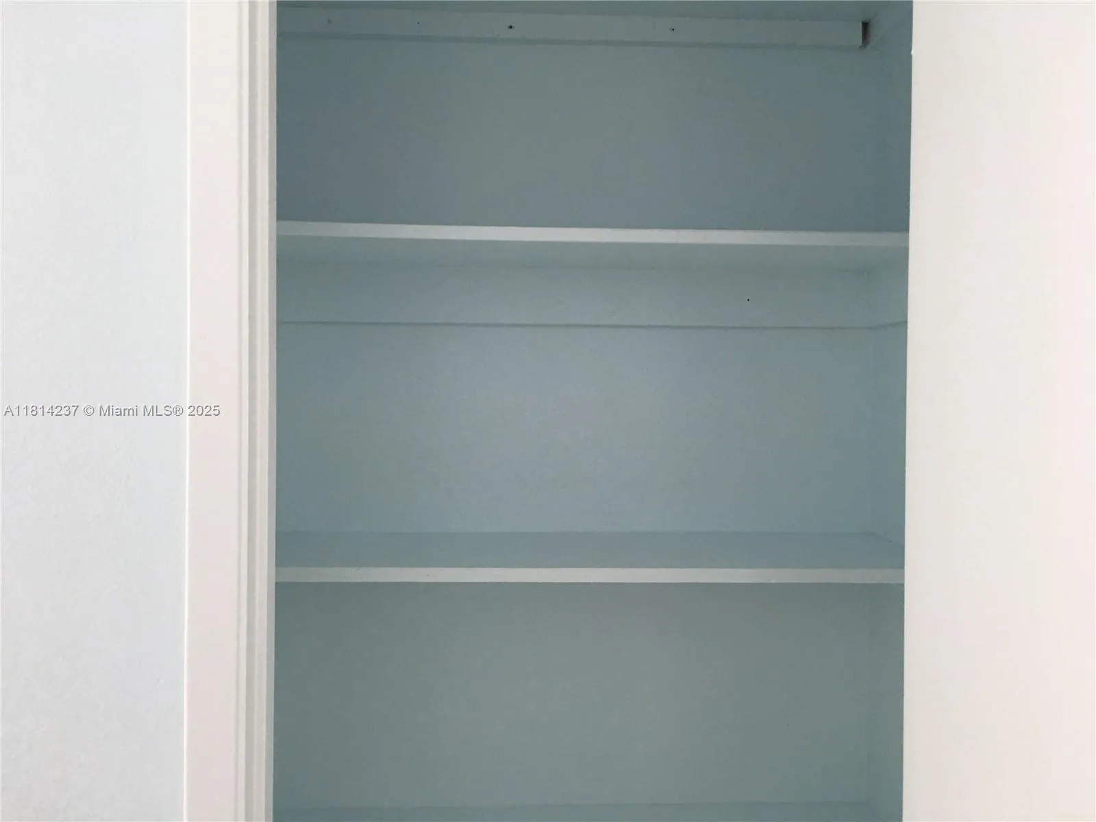 Miami, Florida 33179, United States, 1 Bedroom Bedrooms, ,1 BathroomBathrooms,Residential,Active,142694