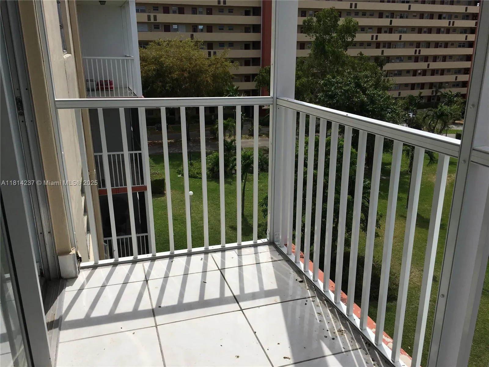 Miami, Florida 33179, United States, 1 Bedroom Bedrooms, ,1 BathroomBathrooms,Residential,Active,142694