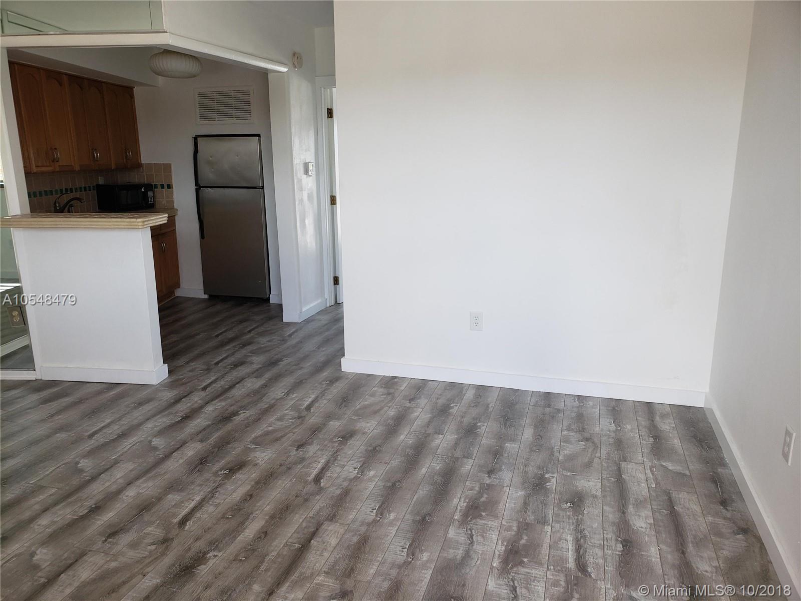 CAROLYNN TOWNHOUSE CONDO - Residential