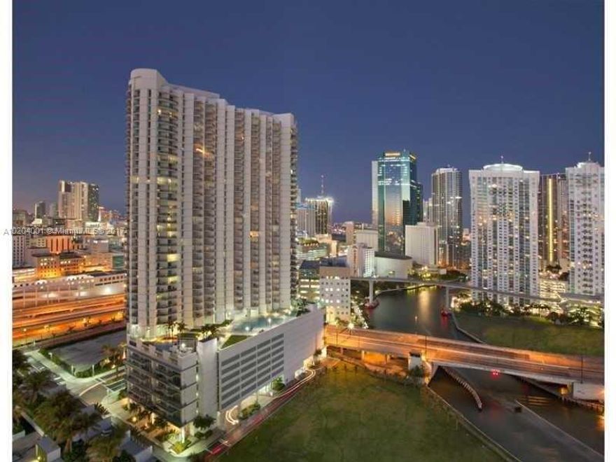 BEAUTIFUL 1/1 WITH CERAMIC FLOORS THROUGHOUT UNIT, STAINLESS STEEL APPLIANCES, GRANITE COUNTER TOPS AND ITALIAN KITCHEN. AMAZING VIEWS OF THE CITY AND MIAMI RIVER. GREAT AMENITIES INCLUDING: FITNESS CENTER, POOL, BUSINESS CENTER PLAYROOM, 24 HOUR CONCIERGE, VALET PARKING. AMAZING MODERN BUILDING. CLOSE TO DINING, SHOPPING, AIRPORT AND FINANCIAL DISTRICT & BRICKELL CITY CENTRE.