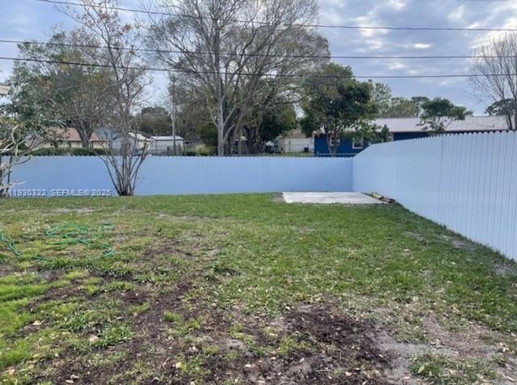 Photo of 4153 46th Pl, Vero Beach, FL 32967 (MLS # A11930322)