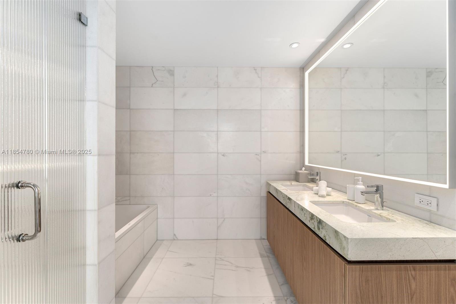 FIVE PARK - Residential