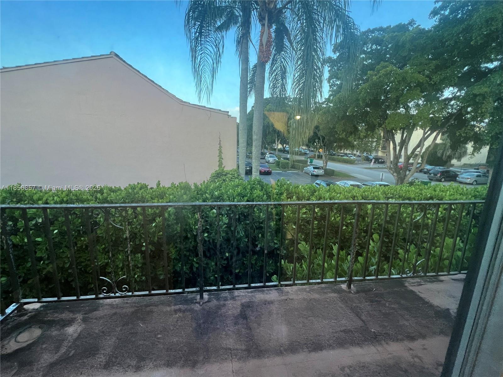 HAMPSHIRE VILLAS CONDO - Residential
