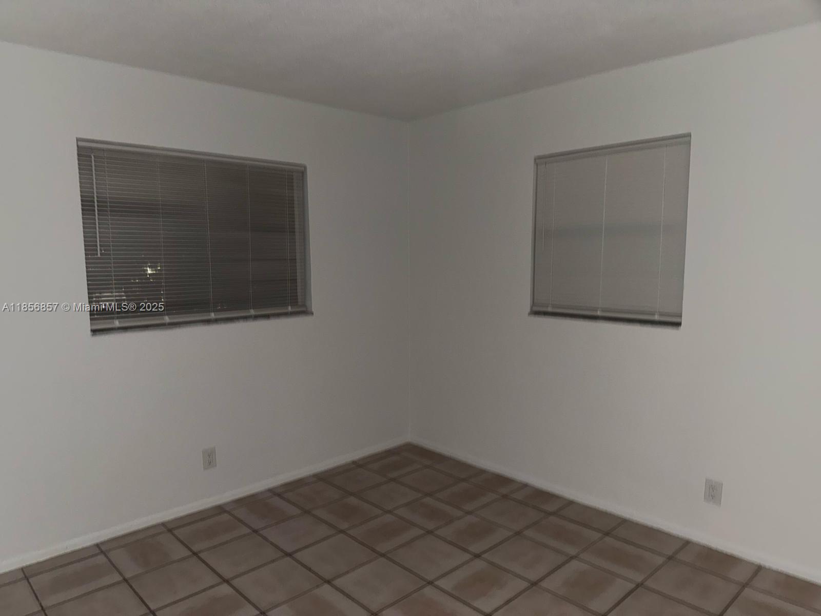 HAMPSHIRE VILLAS CONDO - Residential