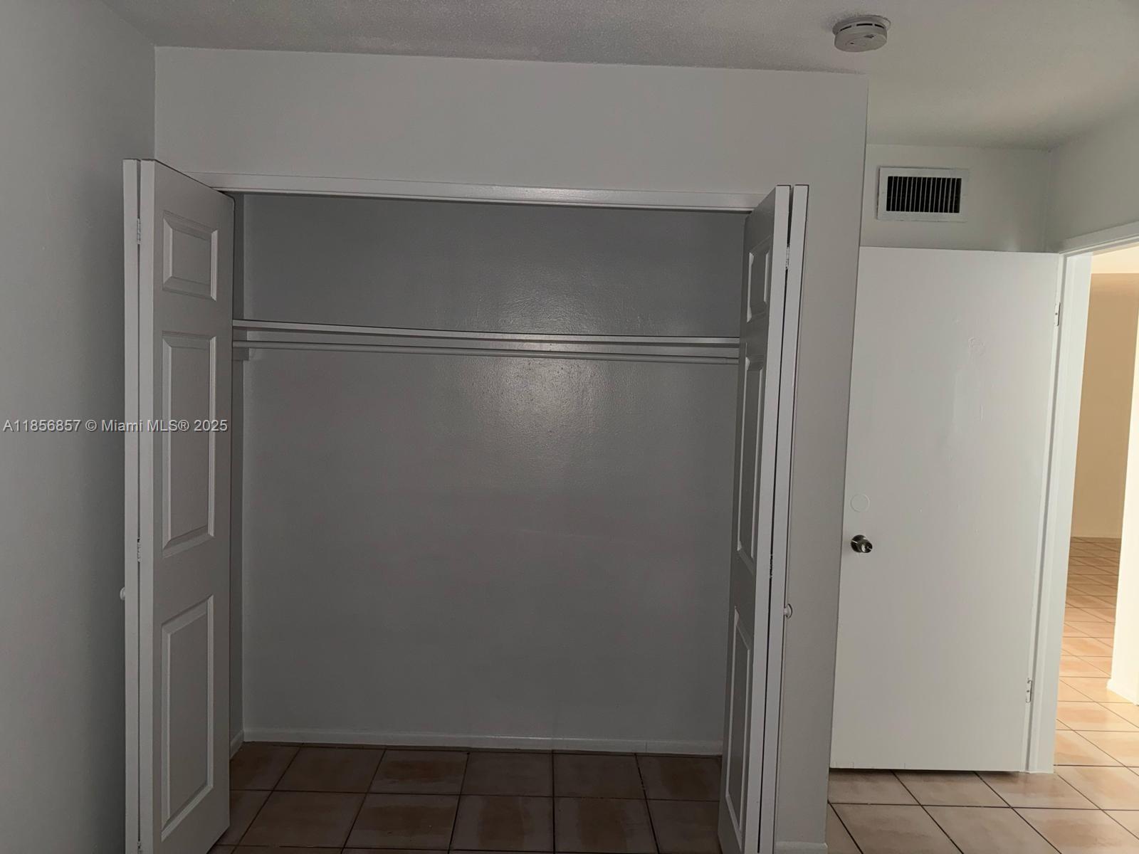 HAMPSHIRE VILLAS CONDO - Residential