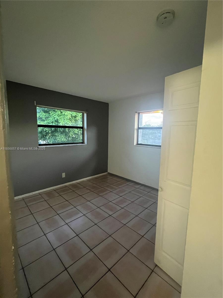 HAMPSHIRE VILLAS CONDO - Residential