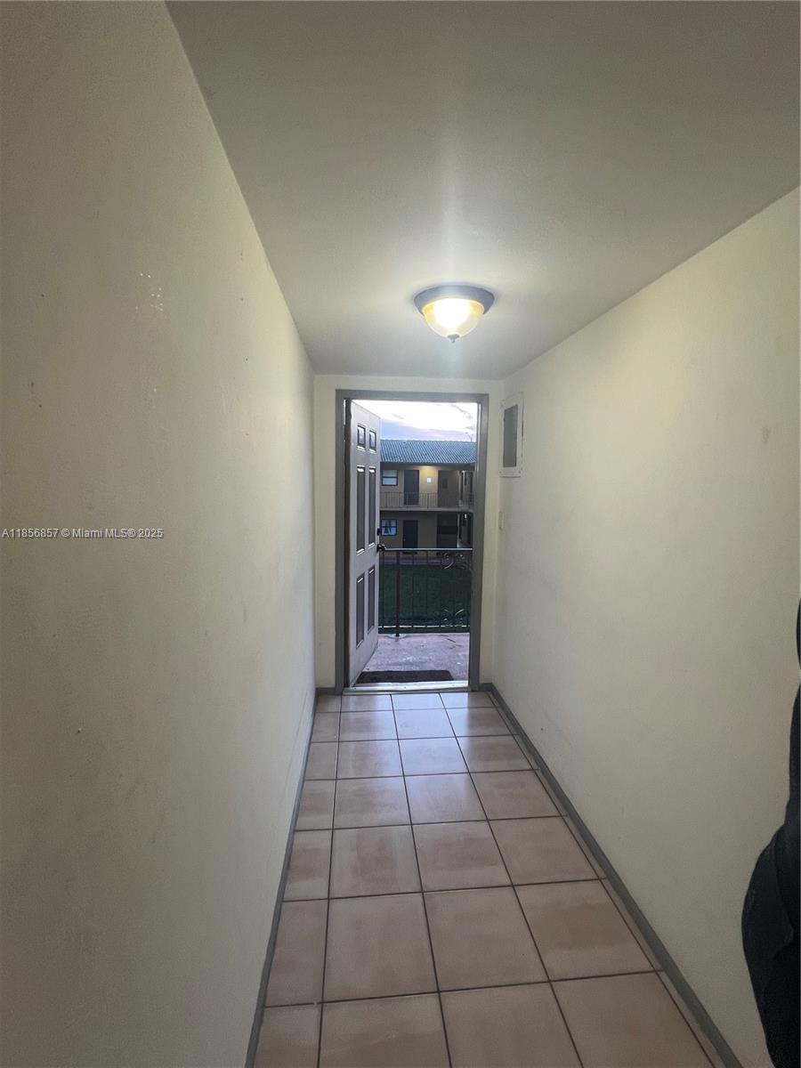 HAMPSHIRE VILLAS CONDO - Residential