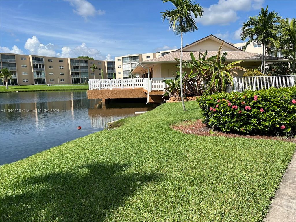 Photo of 202 SE 10th St #308, Dania Beach, FL 33004 (MLS # A11644929)